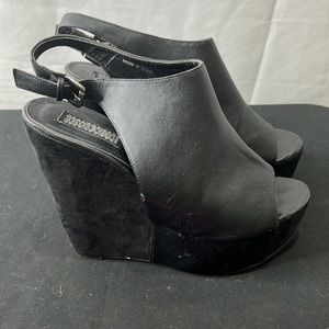 Black wedges